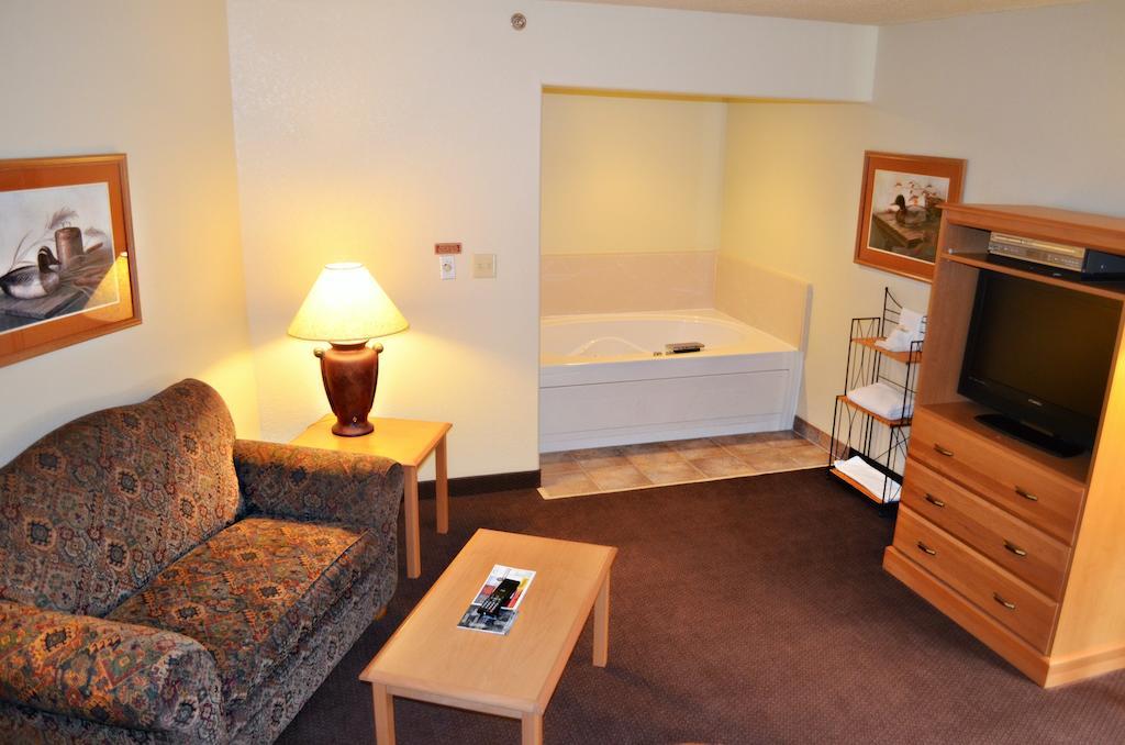 Fossil Creek Hotel & Suites Russell Eksteriør bilde