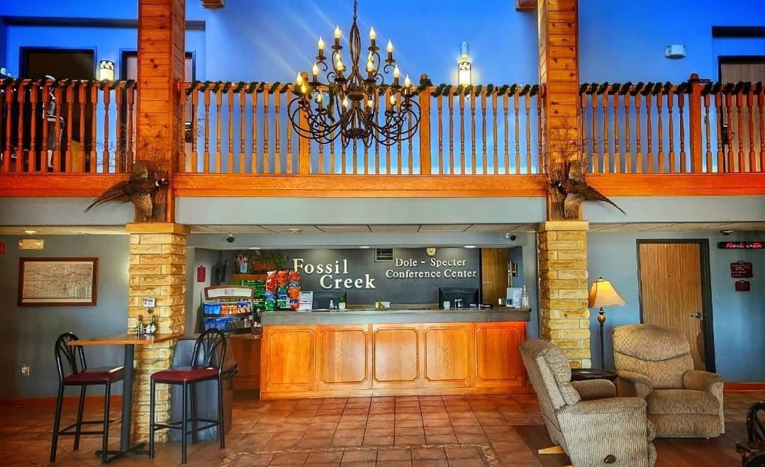 Fossil Creek Hotel & Suites Russell Eksteriør bilde