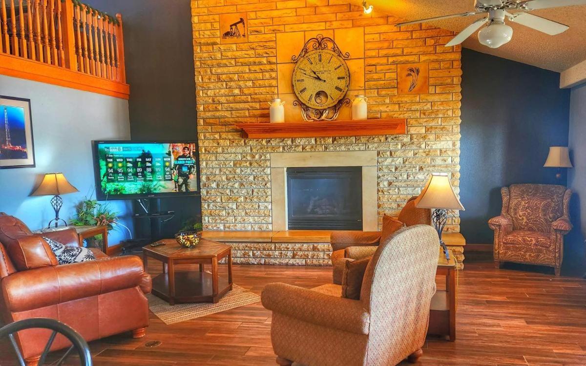 Fossil Creek Hotel & Suites Russell Eksteriør bilde