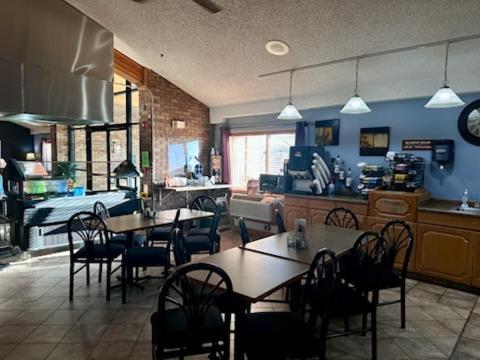 Fossil Creek Hotel & Suites Russell Eksteriør bilde