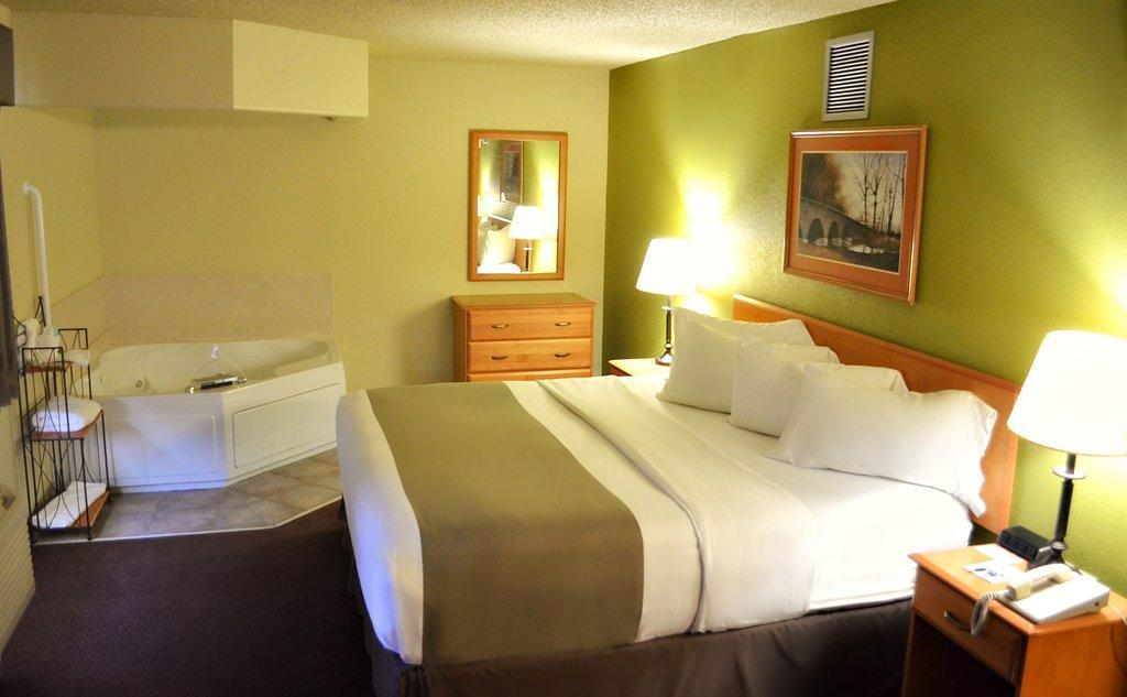 Fossil Creek Hotel & Suites Russell Eksteriør bilde