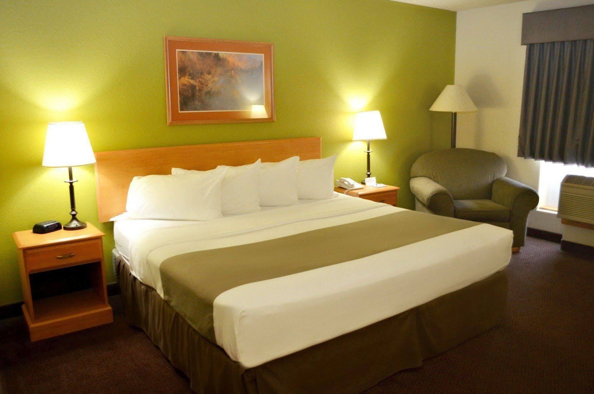 Fossil Creek Hotel & Suites Russell Eksteriør bilde