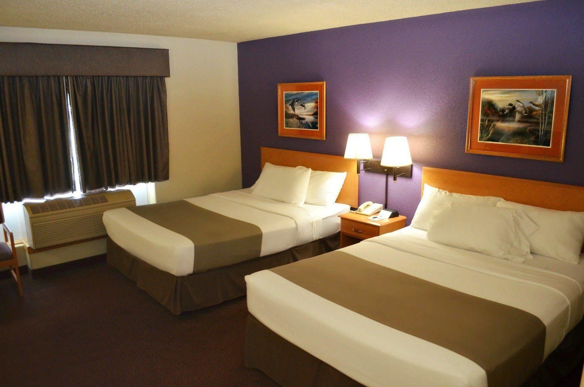 Fossil Creek Hotel & Suites Russell Eksteriør bilde