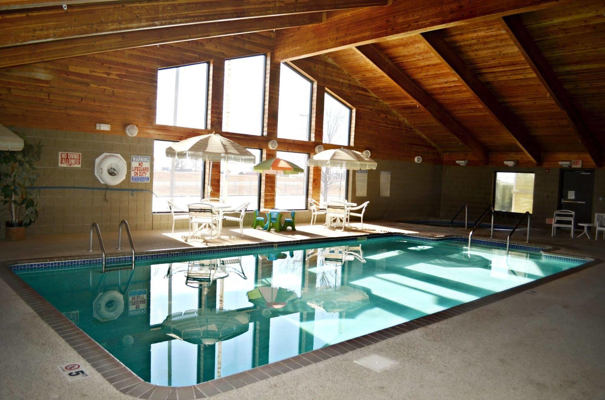 Fossil Creek Hotel & Suites Russell Eksteriør bilde