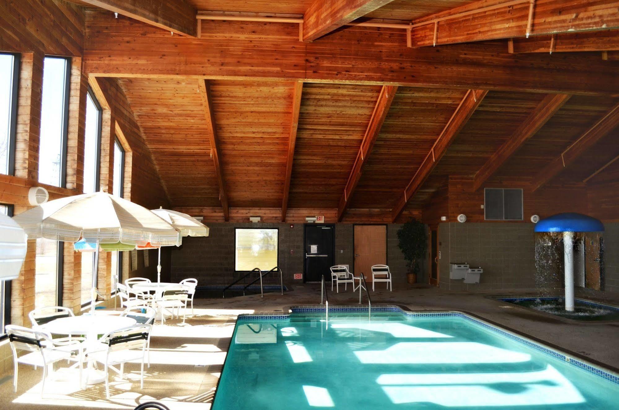 Fossil Creek Hotel & Suites Russell Eksteriør bilde